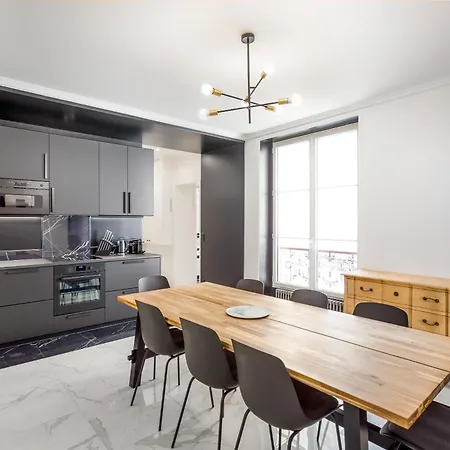 The Black Swan Apartment *