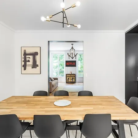The Black Swan Apartment
