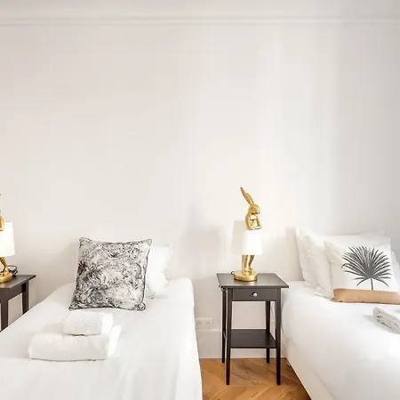 The Black Swan Apartment *