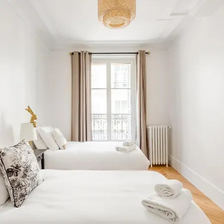 The Black Swan Apartment