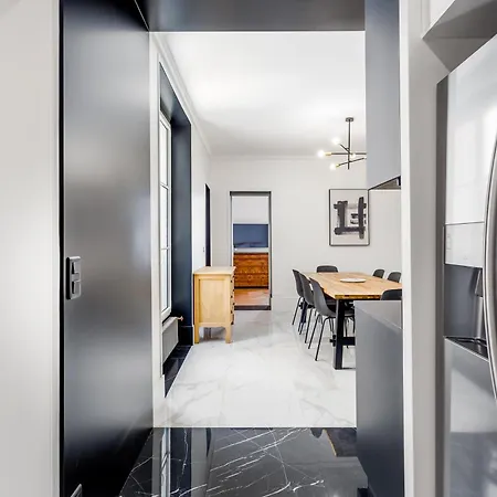 The Black Swan Apartment *