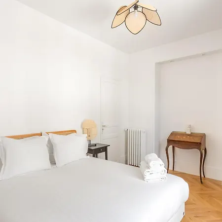 Apartment The Black Swan Paris